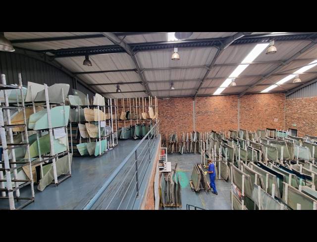 366M² WAREHOUSE TO LET IN JET PARK